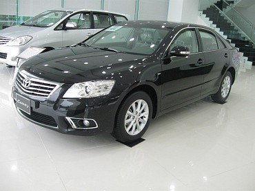 Cho thuê xe tháng CAMRY 2.4