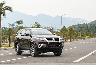 Cho thuê xe FORTUNER AT